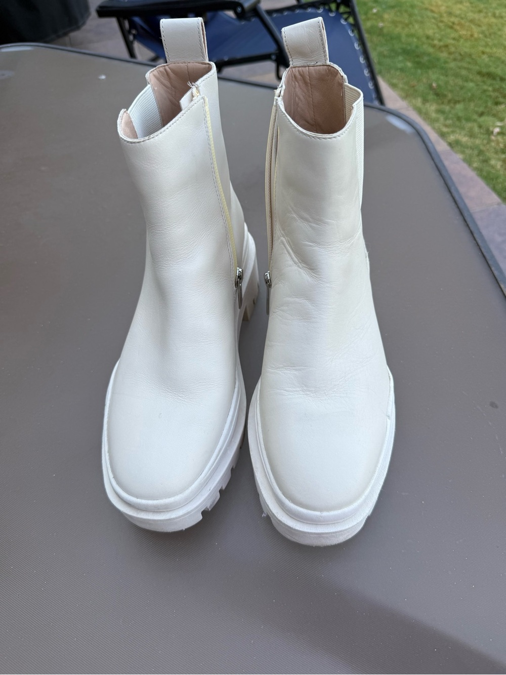 Vionic Womens Harsen Off-White Chelsea Boots Size 8 Medium (B, M)